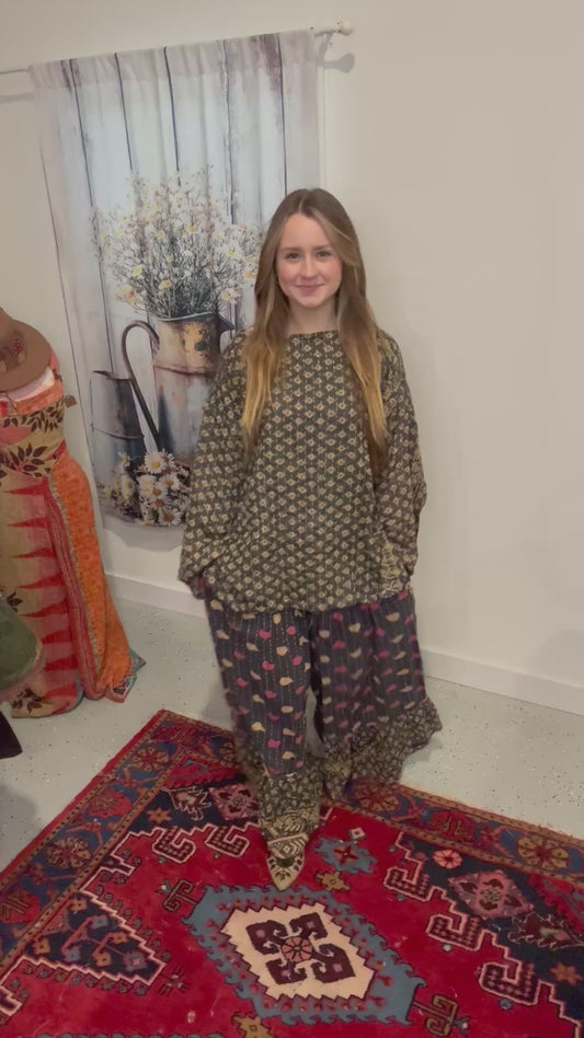 Set of tunic style top with ruffle pants - One Size M to 3X